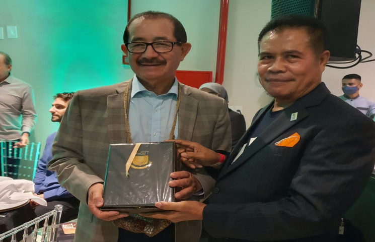 Delegasi Papua Hadiahkan Noken dan Plakat ke Seluruh Peserta GCF TF